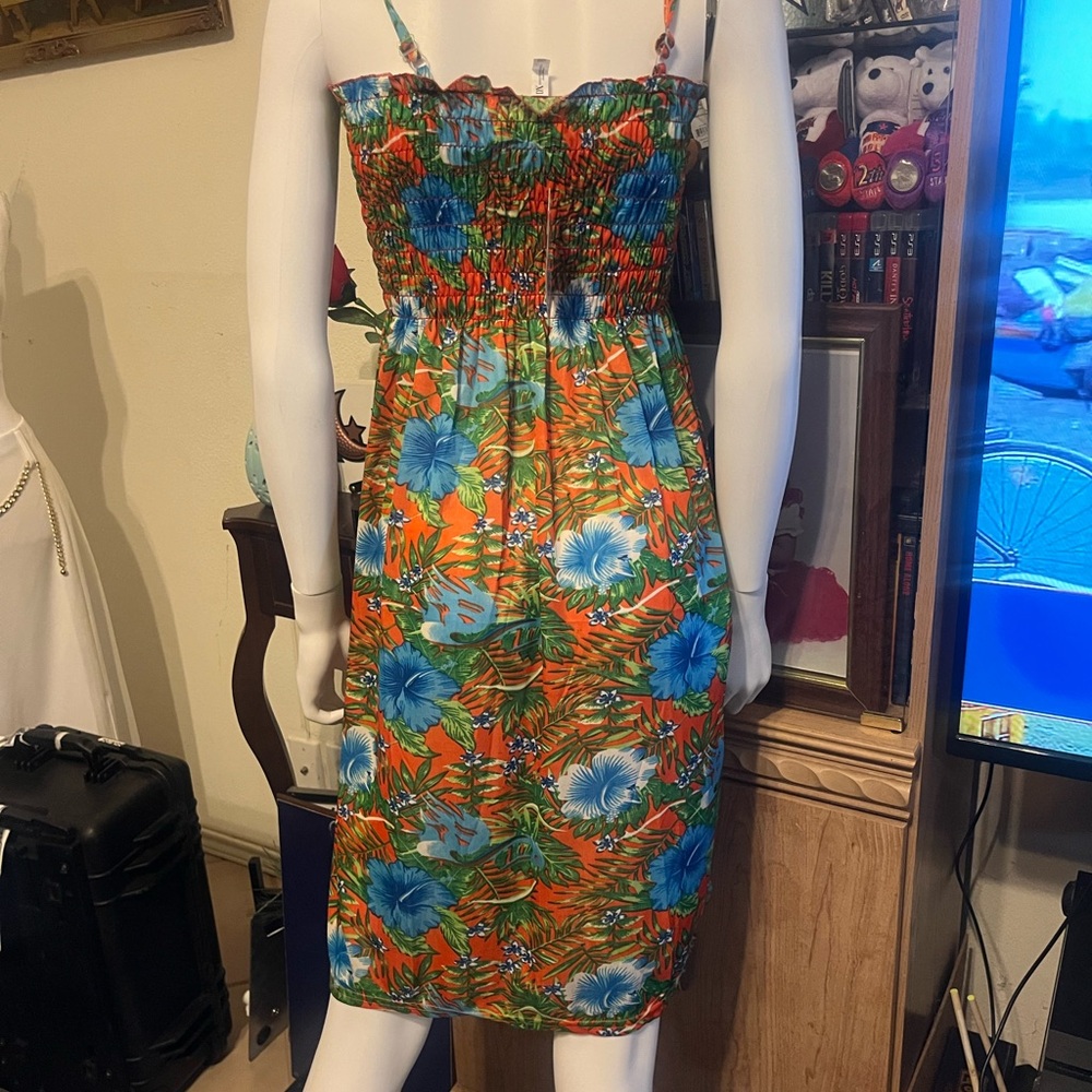 Watercolor/one size fit all is stretchy material